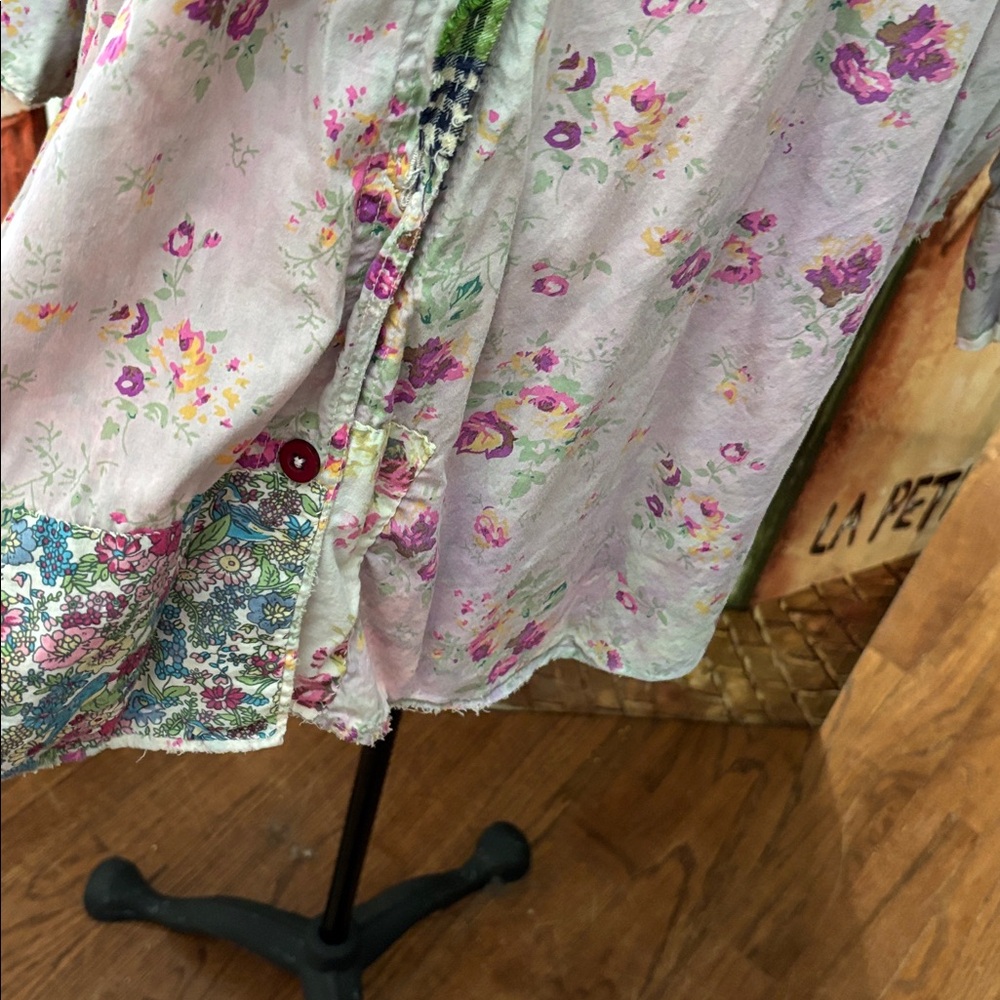 Magnolia Pearl Printed Boyfriend Shirt 1624
Pressed Flower, OS - Picture 16 of 16